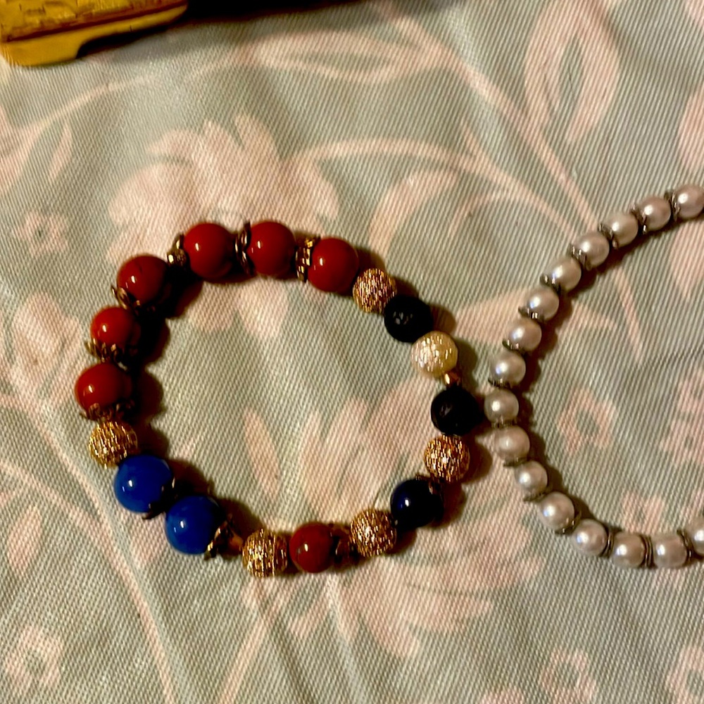 Jewelry box with four hand bracelets